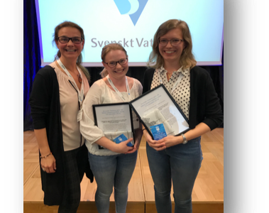 Maja Ignell och Sofia Högstrand fick pris av Svenskt Vatten för sitt examensarbete